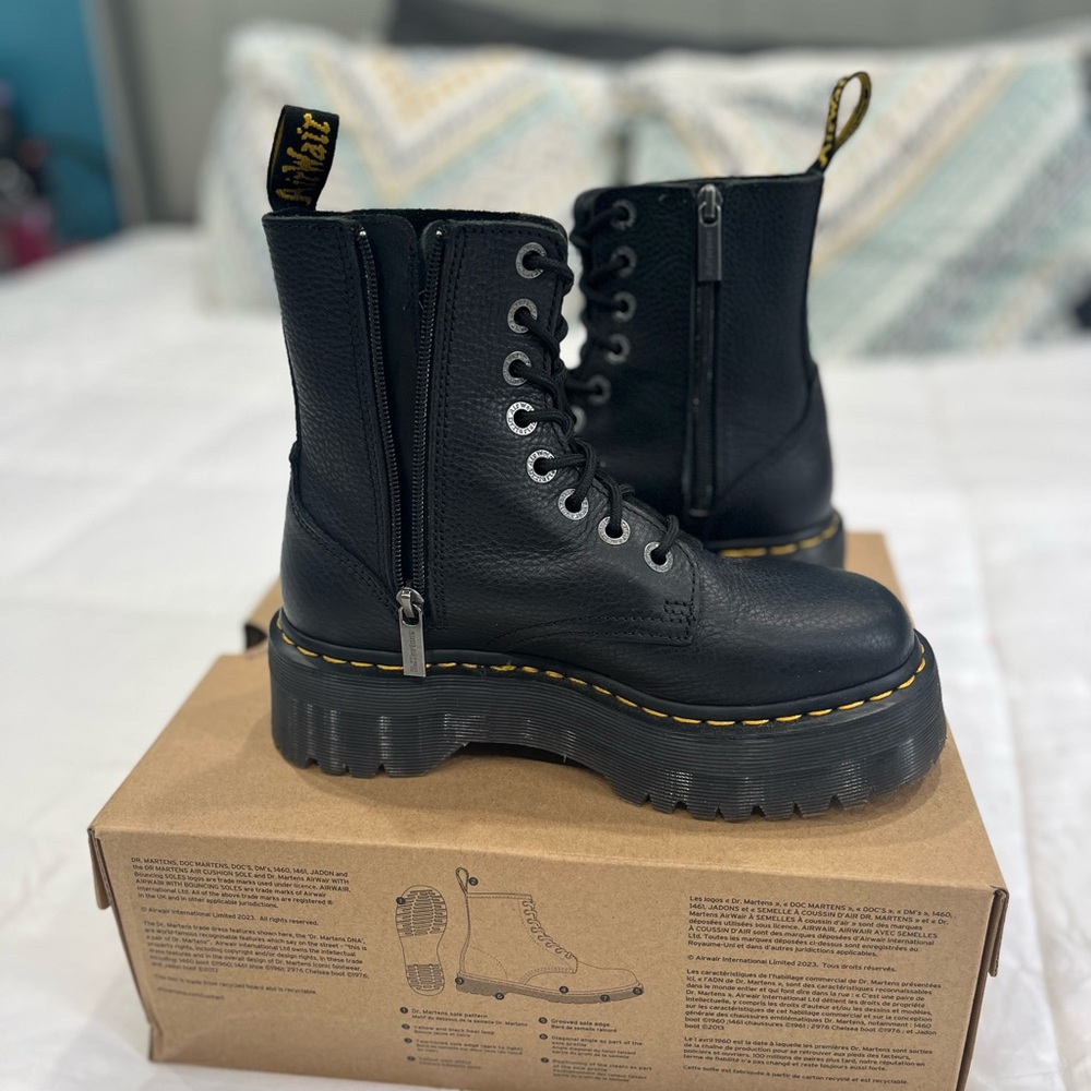 Doc Martens Jadon Platform Boots in black leather (8-hole, side zip) EUC